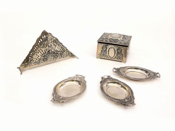 Lotto di curiosità in argento  - Asta Arredi e Dipinti Antichi da un appartamento fiorentino - Maison Bibelot - Casa d'Aste Firenze - Milano