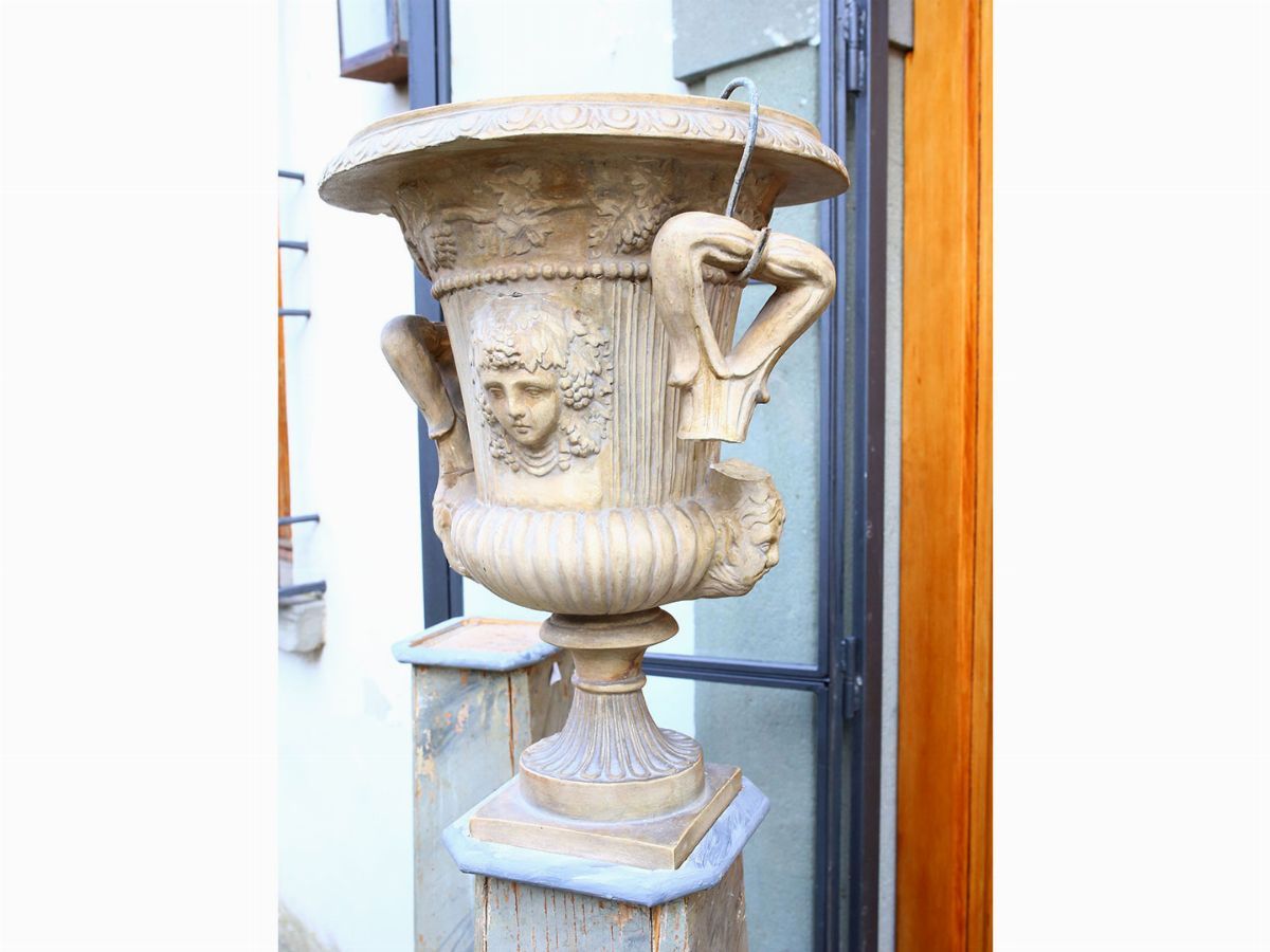 Coppia di Colonne in Legno Laccato a Finto Marmo Grigio