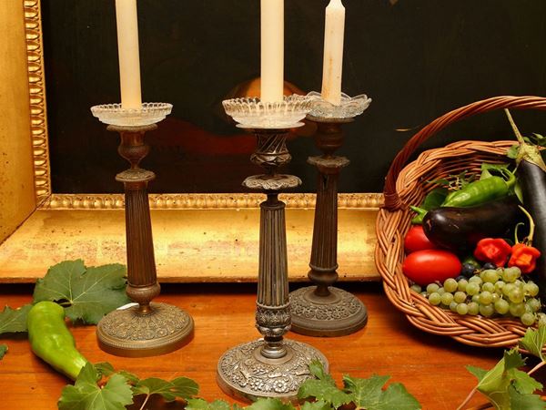 Tre candelieri in metallo  (fine del XIX secolo)  - Asta Stile toscano: curiosità da una residenza di campagna - Maison Bibelot - Casa d'Aste Firenze - Milano