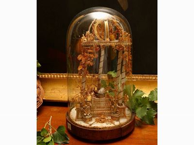 Tempietto Realizzato in Carta Dorata
