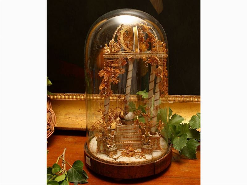Tempietto Realizzato in Carta Dorata