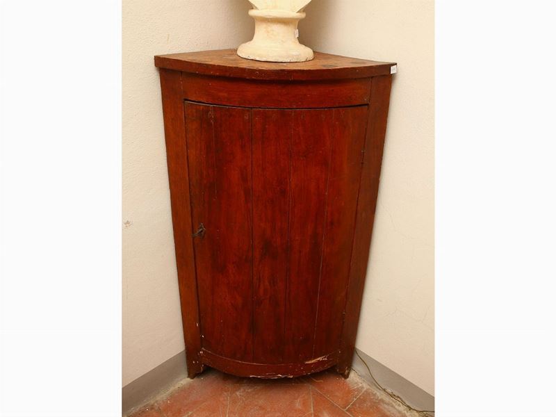 Coppia di Angoliere in Legno Tenero Laccate Ad Imitazione del Cilliegio