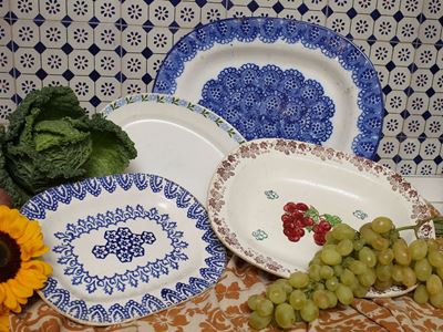 Quattro Vassoi Decorativi in Terraglia, uno Richard Ginori Mondovì