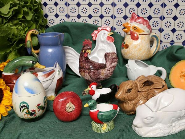Lot of gravy boats and other accessories depicting animals