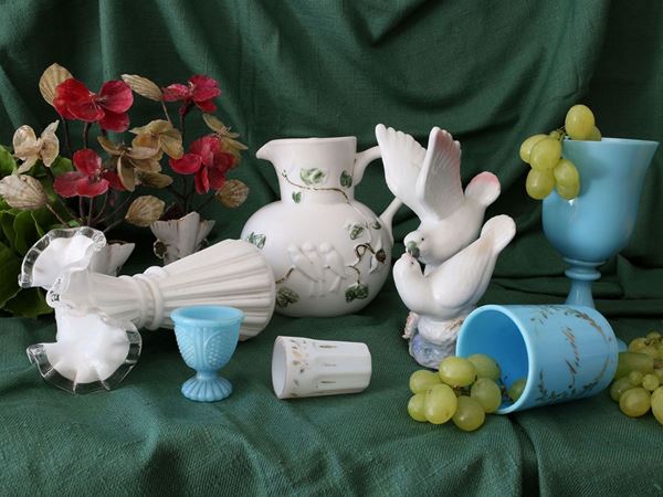 Miscellaneous objects in white and turquoise opalines