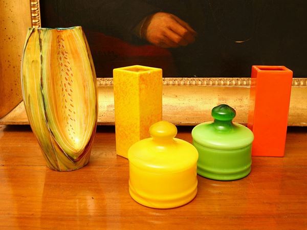 Lotto di vasi colorati in ceramica e vetro