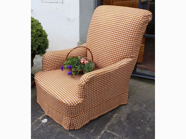 Armchair upholstered and upholstered in tweed