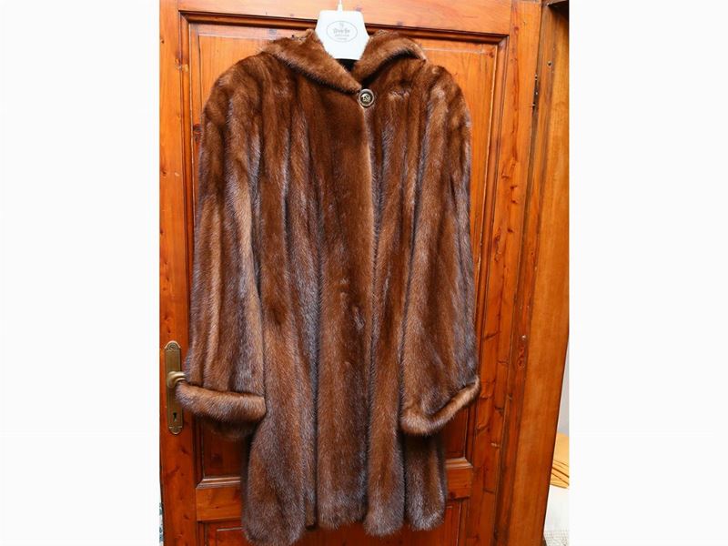 Giaccone con Cappuccio in Visone Color Biscotto Brogi Firenze