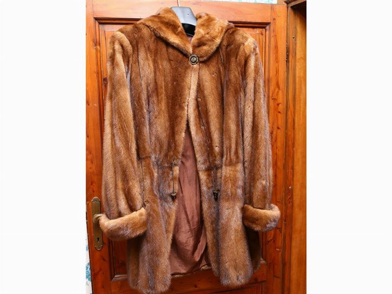 Giaccone Tre Quarti con Cappuccio in Visone Color Biscotto