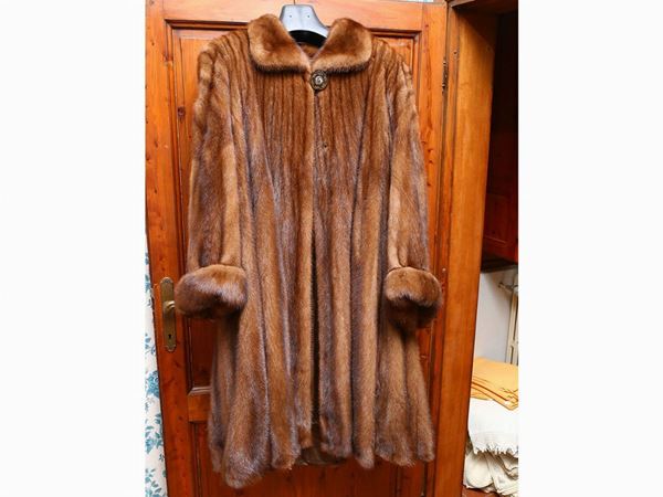 Long coat in biscuit-colored mink