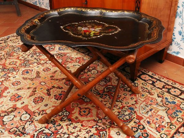 Tavolino-vassoio in faggio  - Asta Stile toscano: curiosità da una residenza di campagna - Maison Bibelot - Casa d'Aste Firenze - Milano