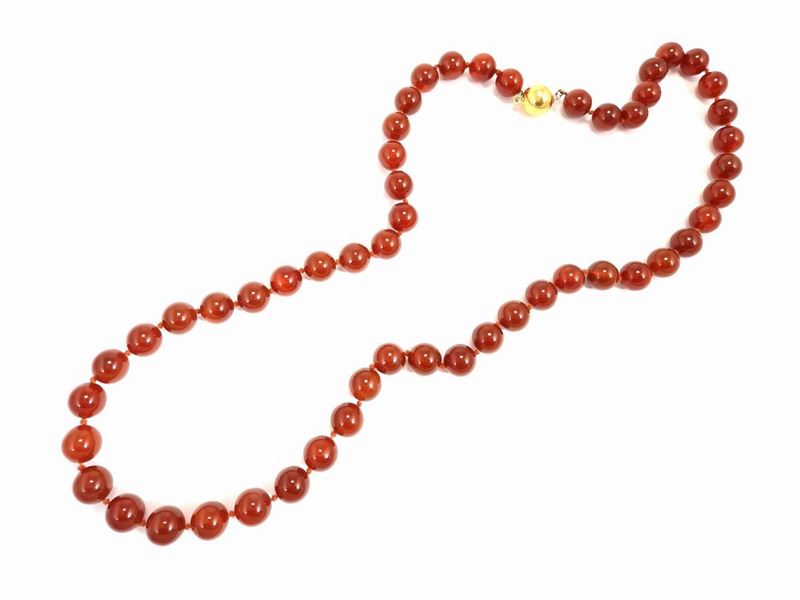 Collana in Corniola con Fermezza in Oro Giallo