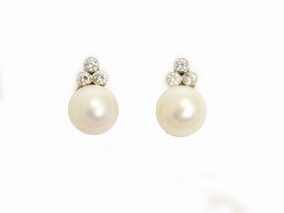 Orecchini in Oro Bianco con Diamanti e Perle Coltivate