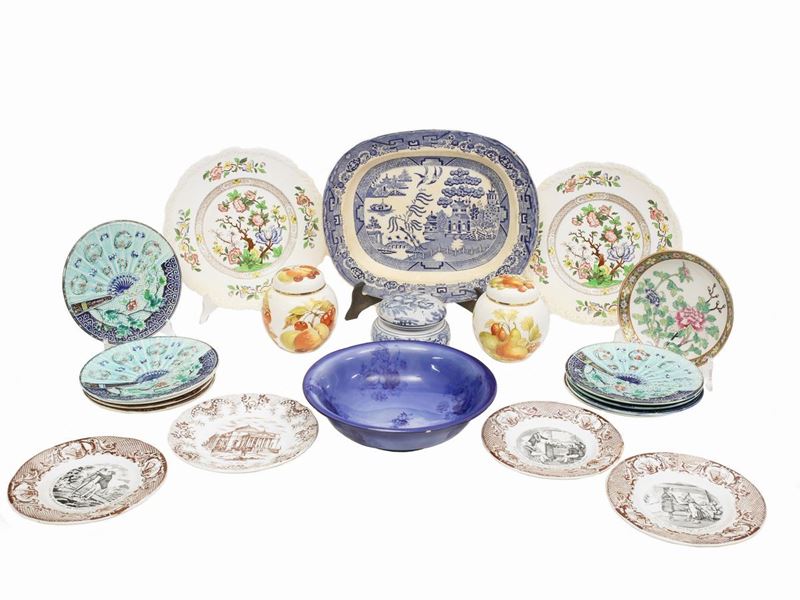 Miscellanea di Piatti Decorativi in Ceramica
