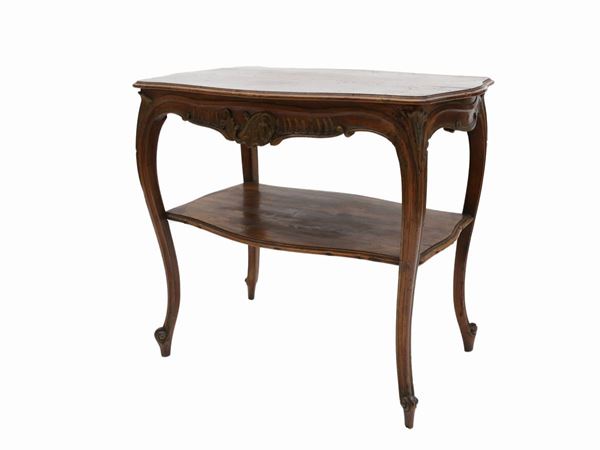 A walnut small table  (early 20th century)  - Auction Furniture, Paintings and Curiosities from Private Collections - Maison Bibelot - Casa d'Aste Firenze - Milano