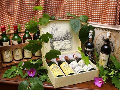 Miscellanea di Bottiglie di Vino e Porto