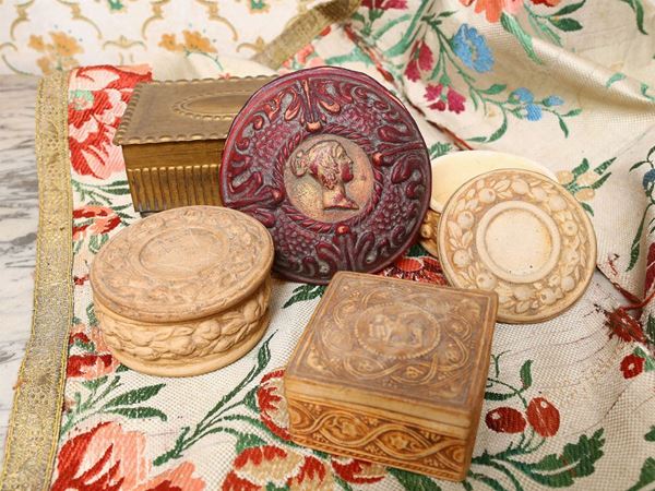 Four terracotta favors from Signa  - Auction Tuscan style: curiosities from a country residence - Maison Bibelot - Casa d'Aste Firenze - Milano