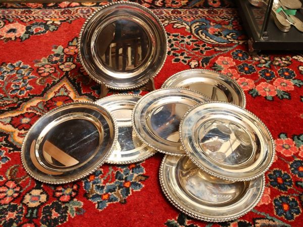 A set of eigtheen silver plates