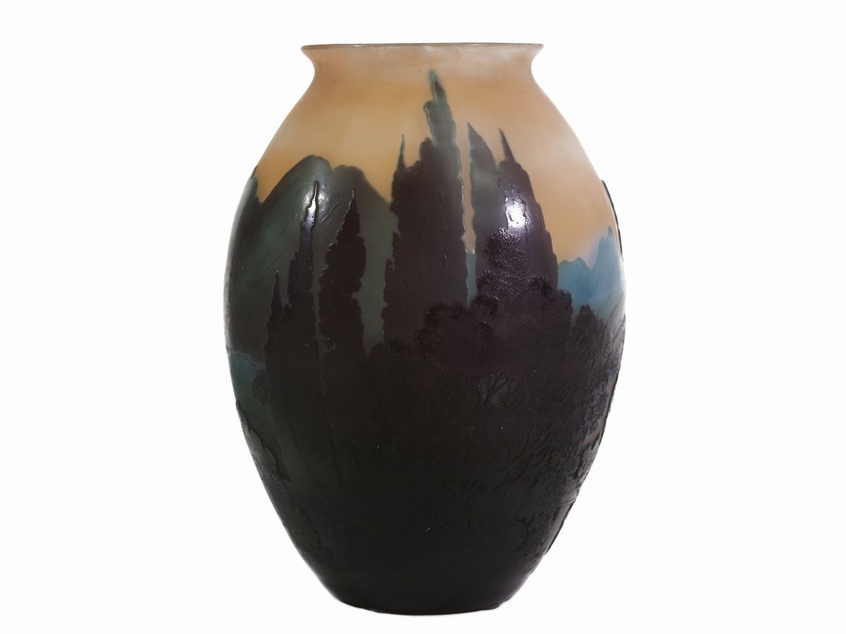 Vaso E. Gallé con Decoro a Cammeo