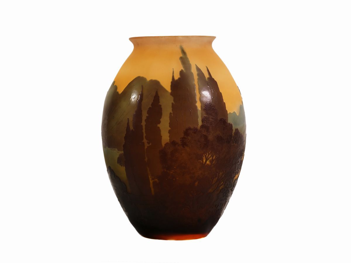 Vaso E. Gallé con Decoro a Cammeo