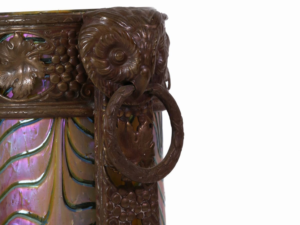 Vaso Loetz in Vetro Iridescente