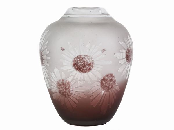 A Le Verre Français amethyst glass vase with flower decor