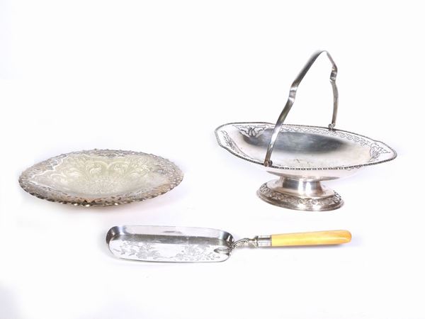 A silverplated items lot