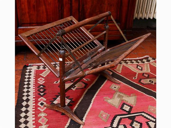Magazine rack in beech  (1920s)  - Auction Furniture and Paintings from the Ancient Fattoria Franceschini, partly from Villa I Pitti - Maison Bibelot - Casa d'Aste Firenze - Milano