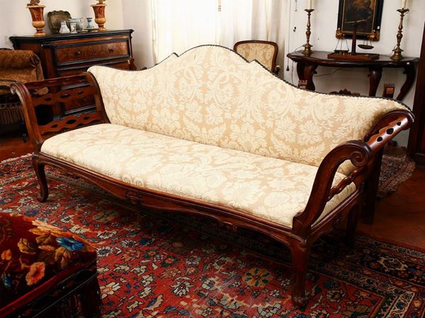Bench walnut sofa  (Tuscany, second half of the 18th century)  - Auction Furniture and Paintings from the Ancient Fattoria Franceschini, partly from Villa I Pitti - Maison Bibelot - Casa d'Aste Firenze - Milano