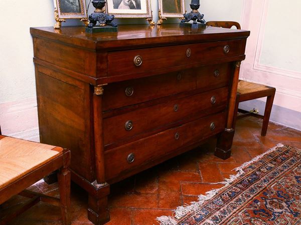Walnut veneered chest of drawers  (Tuscany, early 19th century)  - Auction Furniture and Paintings from the Ancient Fattoria Franceschini, partly from Villa I Pitti - Maison Bibelot - Casa d'Aste Firenze - Milano