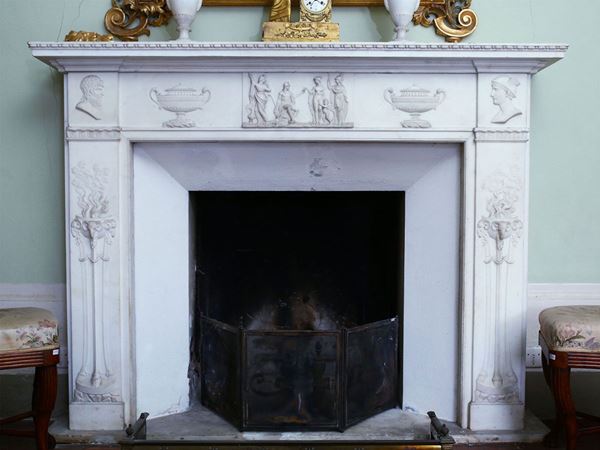 Stefano Ricci Attribuito - Important neoclassical fireplace in white Carrara marble, around 1820