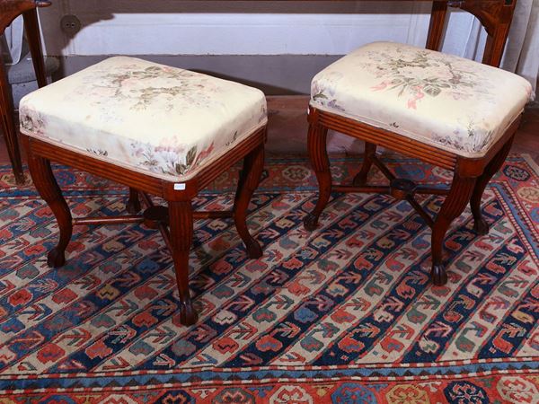 Pair of cherry wood stools  (Tuscany, late 18th century)  - Auction Furniture and Paintings from the Ancient Fattoria Franceschini, partly from Villa I Pitti - Maison Bibelot - Casa d'Aste Firenze - Milano