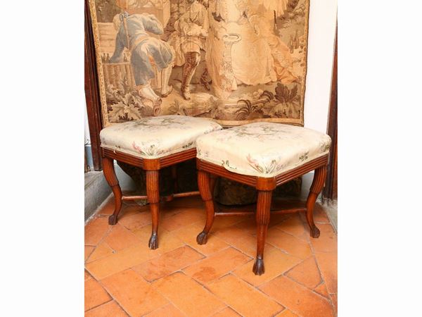 Pair of cherry wood stools  (Tuscany, late 18th century)  - Auction Furniture and Paintings from the Ancient Fattoria Franceschini, partly from Villa I Pitti - Maison Bibelot - Casa d'Aste Firenze - Milano