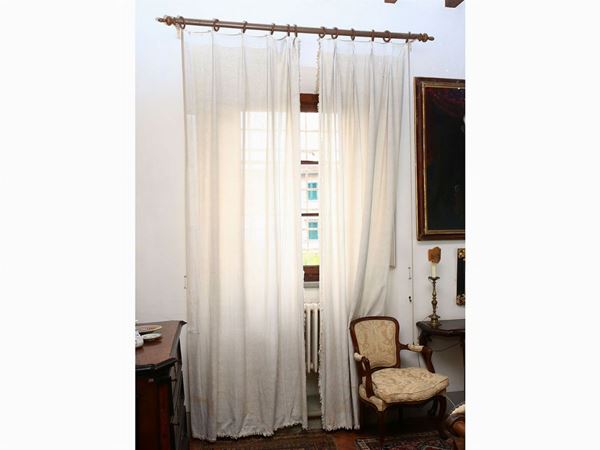 Two pairs of hand-woven linen curtains  - Auction Furniture and Paintings from the Ancient Fattoria Franceschini, partly from Villa I Pitti - Maison Bibelot - Casa d'Aste Firenze - Milano