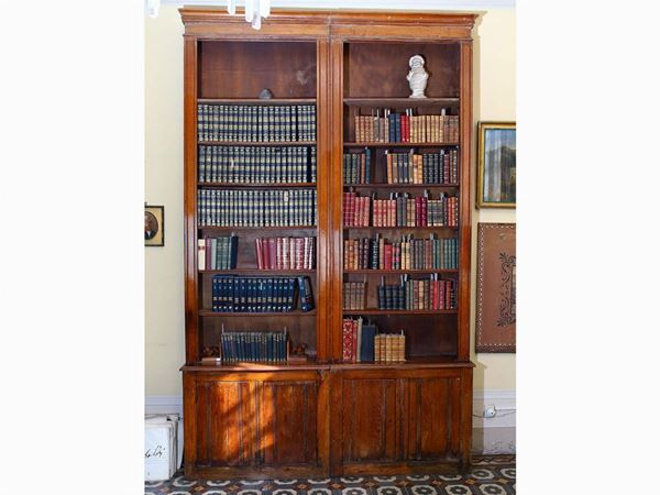 Oak bookcase  (England, early 20th century)  - Auction Furniture and Paintings from the Ancient Fattoria Franceschini, partly from Villa I Pitti - Maison Bibelot - Casa d'Aste Firenze - Milano