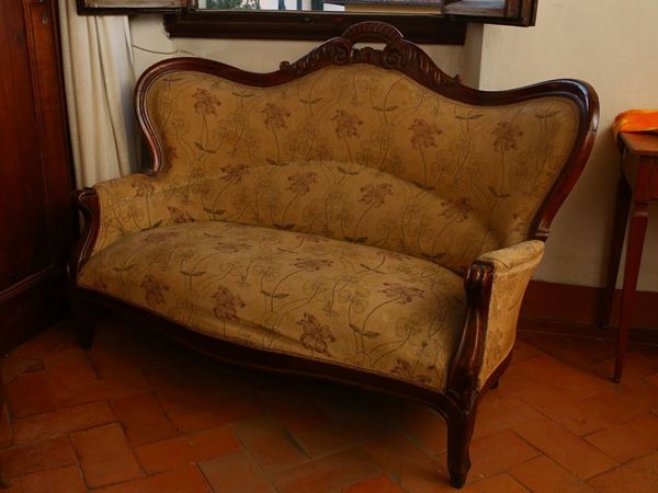 Walnut sofa  (Tuscany, mid 19th century)  - Auction Furniture and Paintings from the Ancient Fattoria Franceschini, partly from Villa I Pitti - Maison Bibelot - Casa d'Aste Firenze - Milano