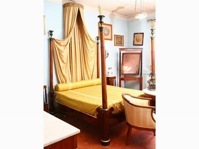 Letto a Baldacchino in Noce