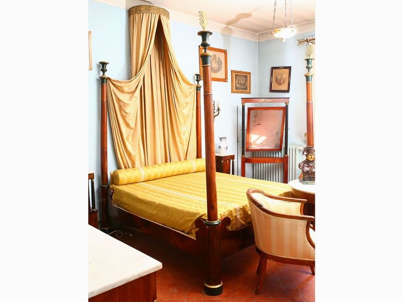 Letto a Baldacchino in Noce