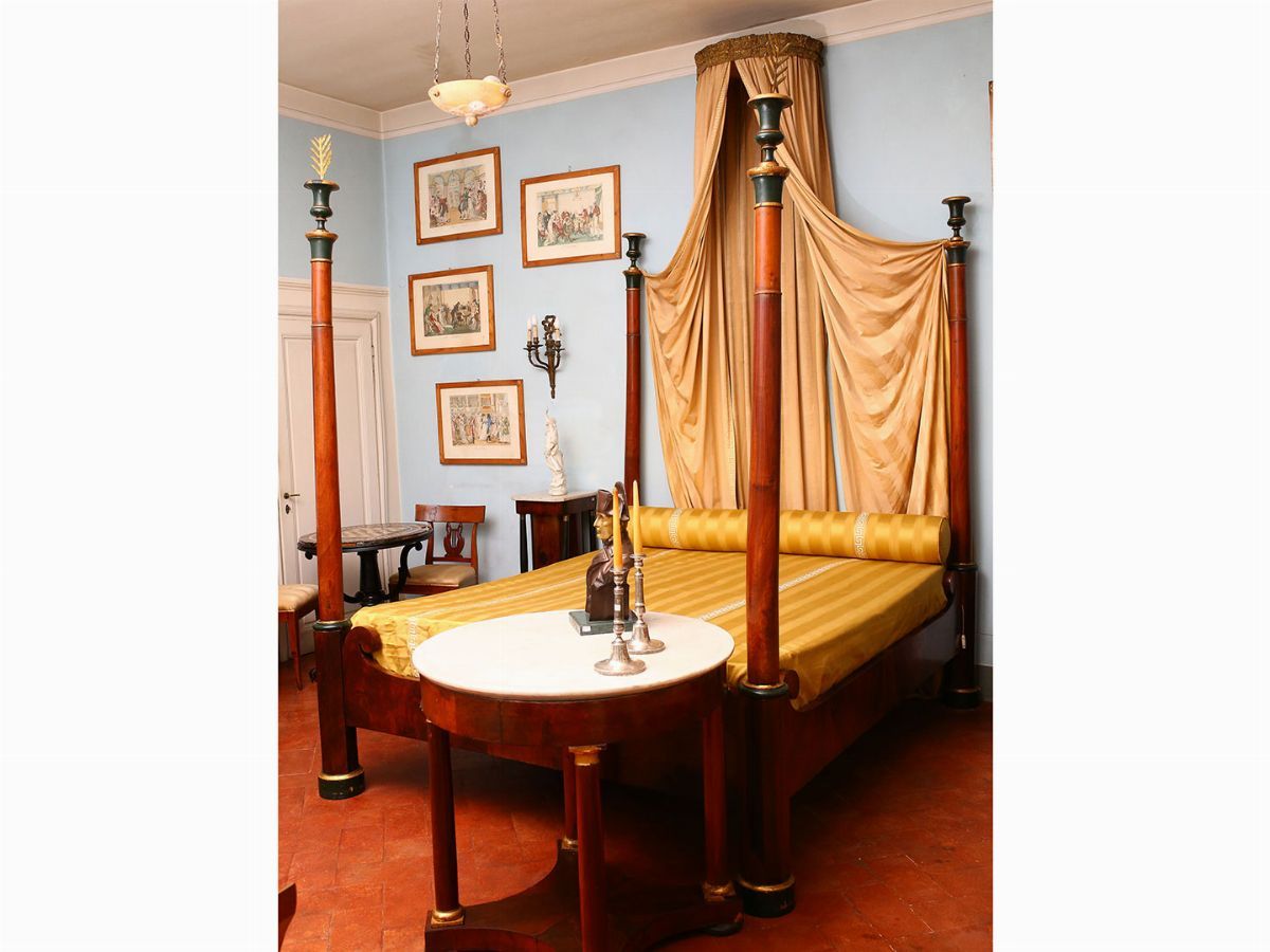 Letto a Baldacchino in Noce