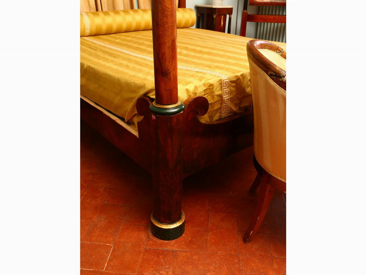 Letto a Baldacchino in Noce