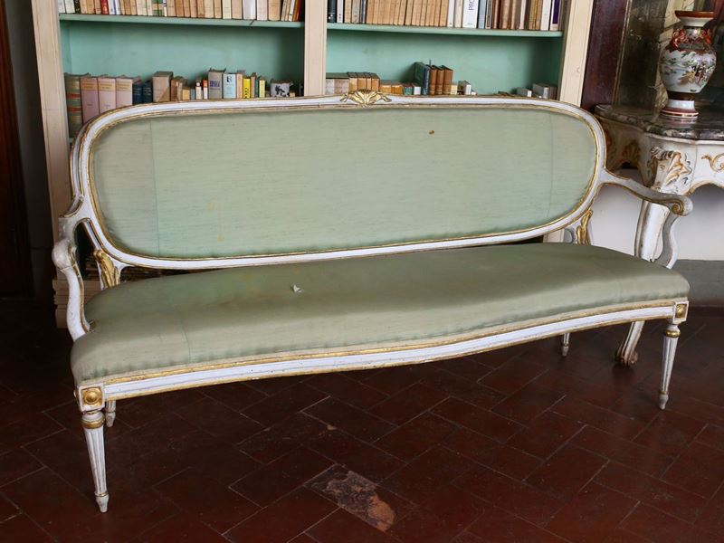 Divano in Legno Laccato Bianco e Lumeggiato in Oro