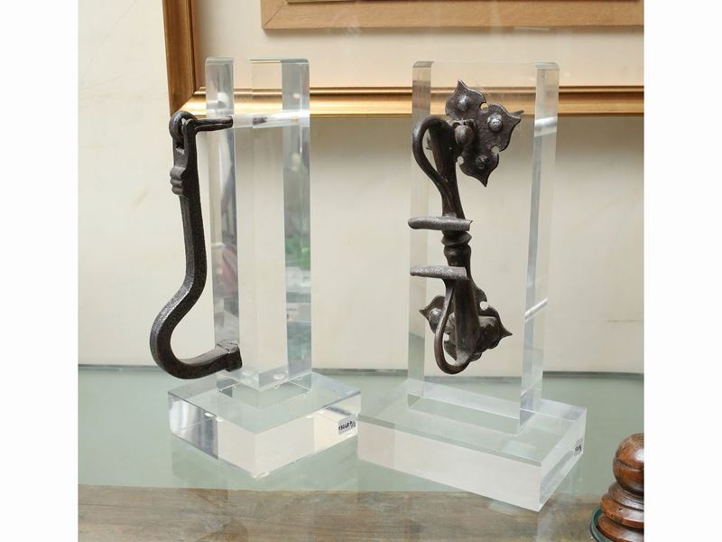 Due Antichi Batacchi in Bronzo