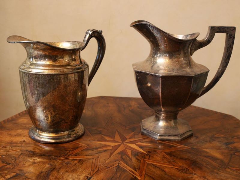 Due Brocche in Metallo Argentato