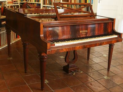 Pianoforte Pleyel a Mezza Coda in Piuma di Mogano