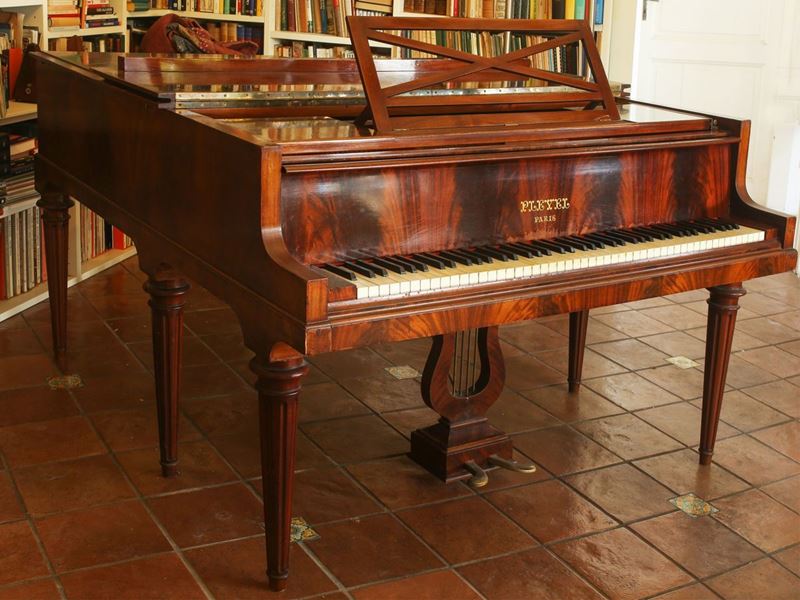 Pianoforte Pleyel a Mezza Coda in Piuma di Mogano