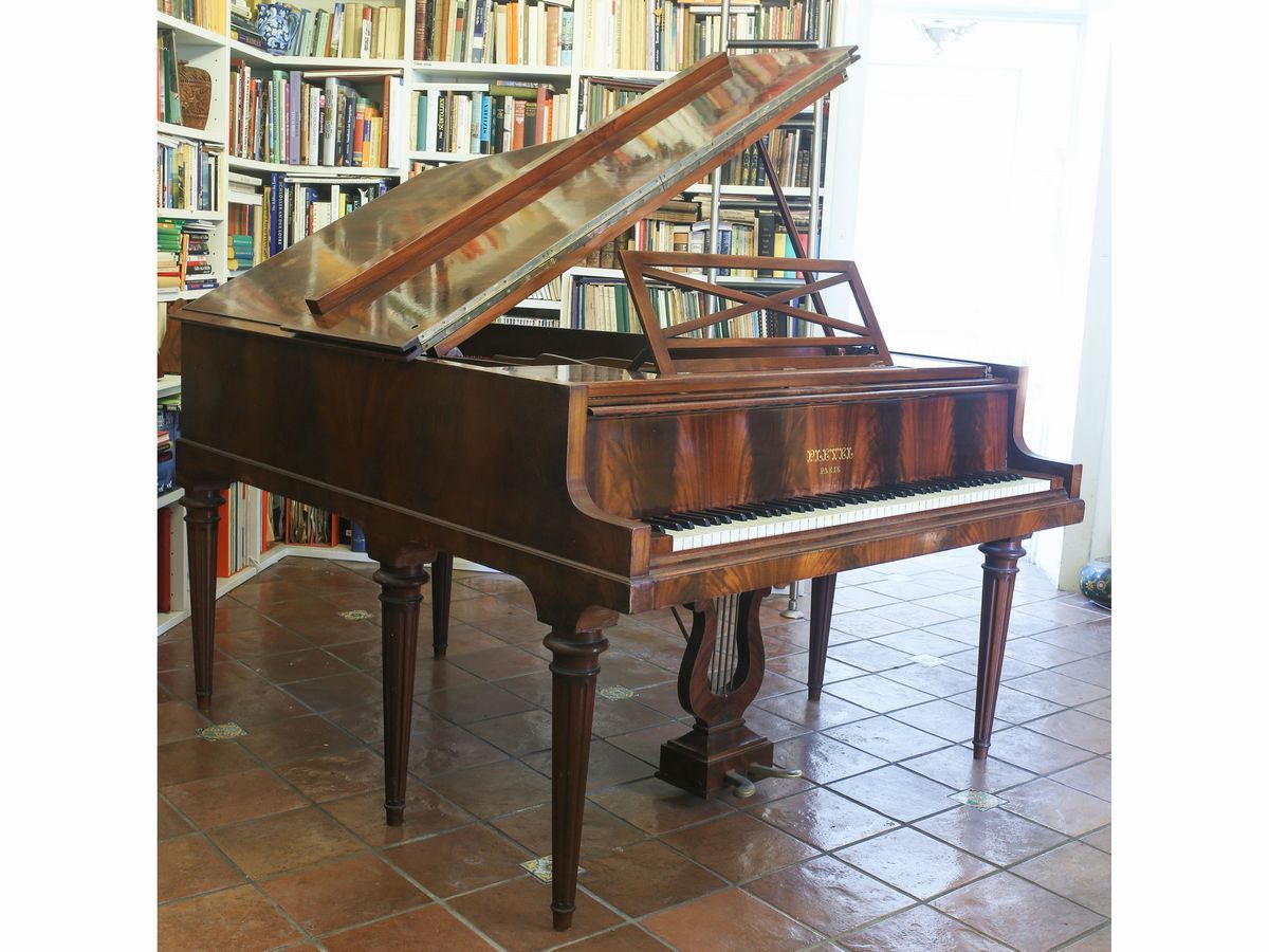Pianoforte Pleyel a Mezza Coda in Piuma di Mogano