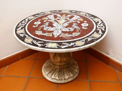 Tavolino con Piano in Commesso di Marmi