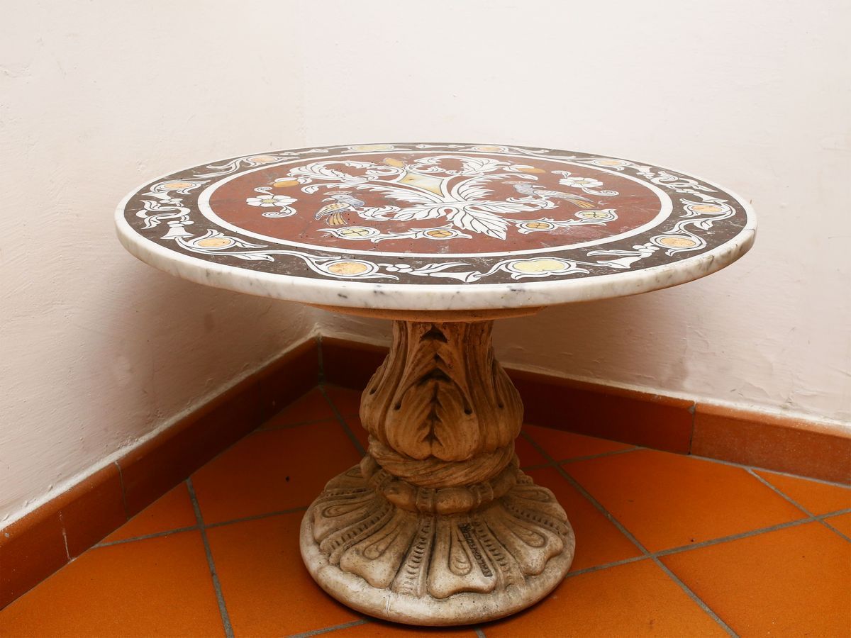 Tavolino con Piano in Commesso di Marmi
