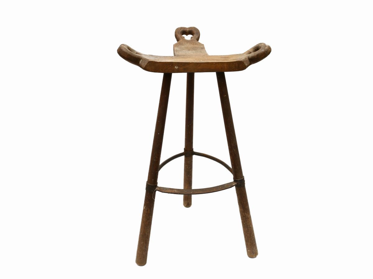 Alto Sgabello Rustico in Noce