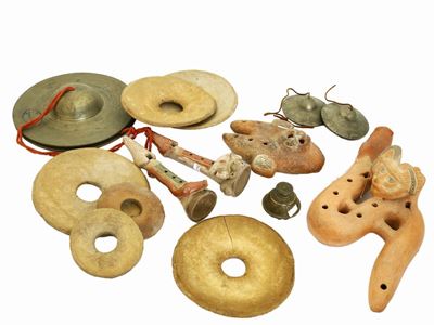Lotto di Strumenti Musicali in Terracotta e Metallo